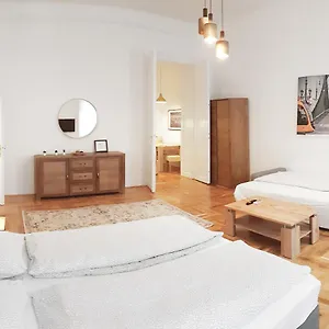 janoss-cozy-flat-at-dob-st-jewish-quarter.inbudapesthotels.com/